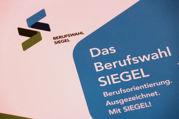 Auszeichnung Berufswahl-Siegel MV 2024 im goldenen Saal