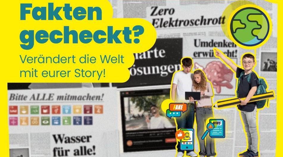 Eine Gruppe junger Menschen steht vor Zeitungen mit Schlagzeilen zu Klima und Faktenprüfung und hält digitale Geräte und Rucksäcke.