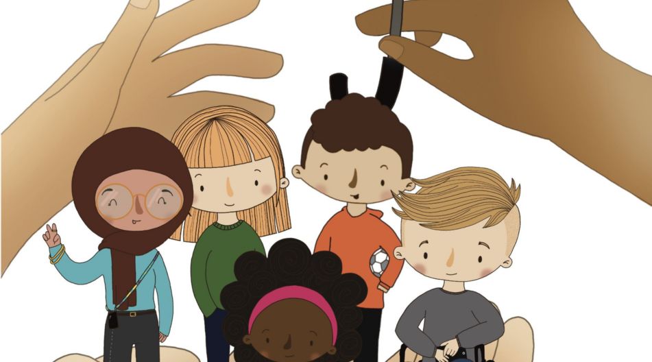 Illustration mehrerer verschiedener Kinder – unter anderem ein Kind im Rollstuhl, ein Kind mit Hijab und ein dunkelhäutiges Kind – die von großen schützenden Händen umgeben sind. Über ihnen wird ein buntes Regenbogenschirmchen gehalten, das symbolisch Schutz und Vielfalt darstellt.