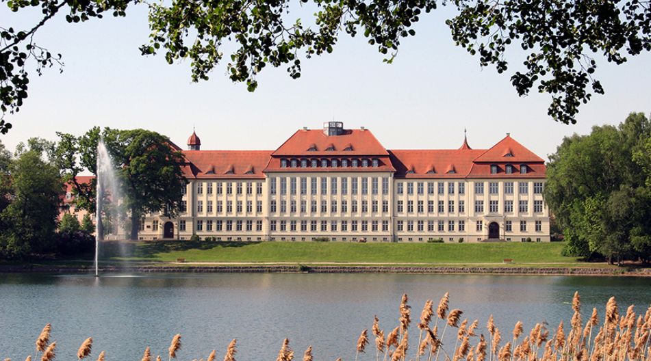 Das  Gymnasium Carolinum in Neustrelitz von Außen